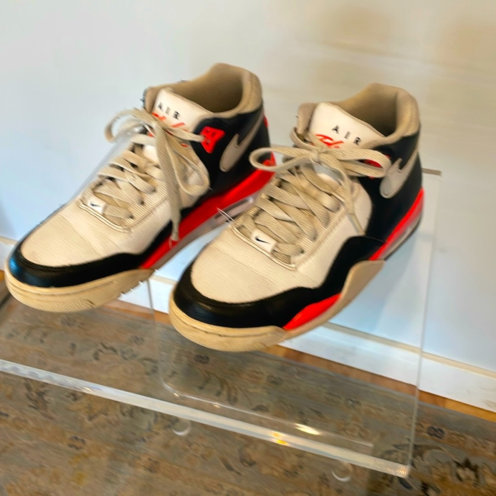 Nike Air size 7 white black neon